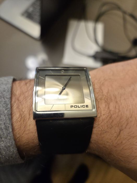 Стилен часовник Police