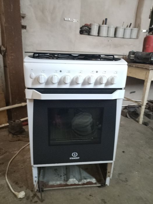 Продам газовую плиту