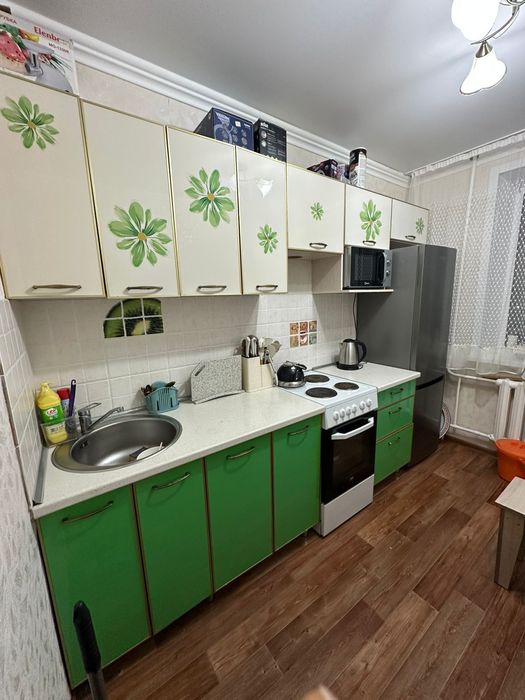 Продам кухонный гарнитур вместе с техникой