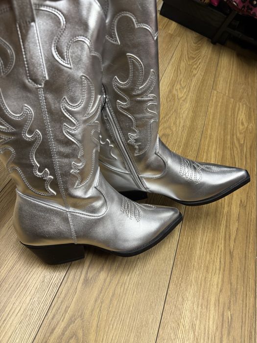 Дамски ботуши нови