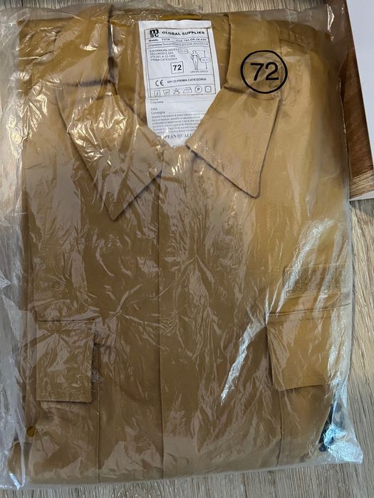 Vând o salopetă de lucru