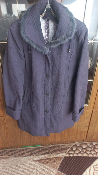 Продам женские куртки