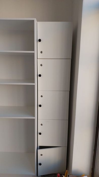 Шкафы, вешалка, полкиии