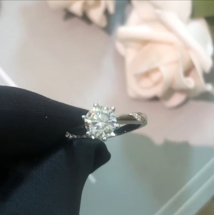 Годежен пръстен с диамант