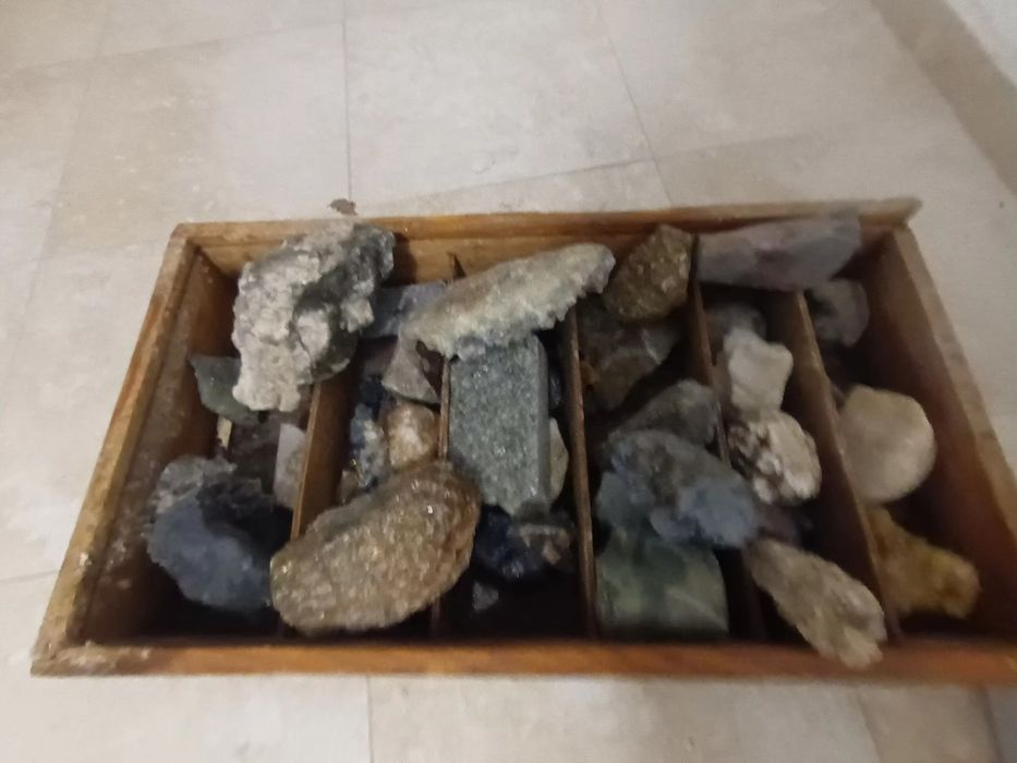 Колекция от камани и минерали