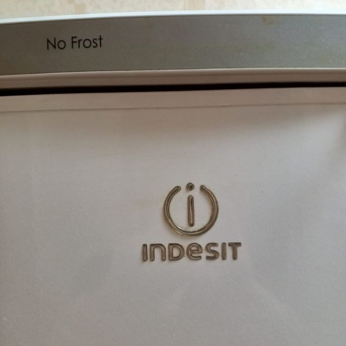 Продам морозильную камеру Indesit