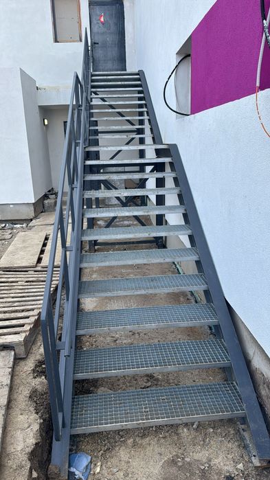 Confectionam scarii metalice zincate exterioare și pentru incendii , platforme, podete si balustrazi profesionale la cererea clientului . Asiguram tra