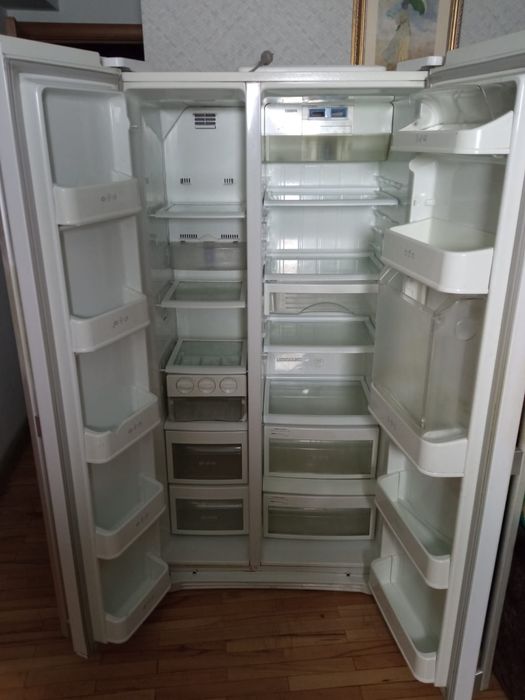 продаем холодильники