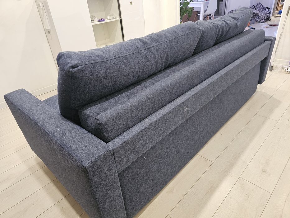 Синий диван хорошего качества