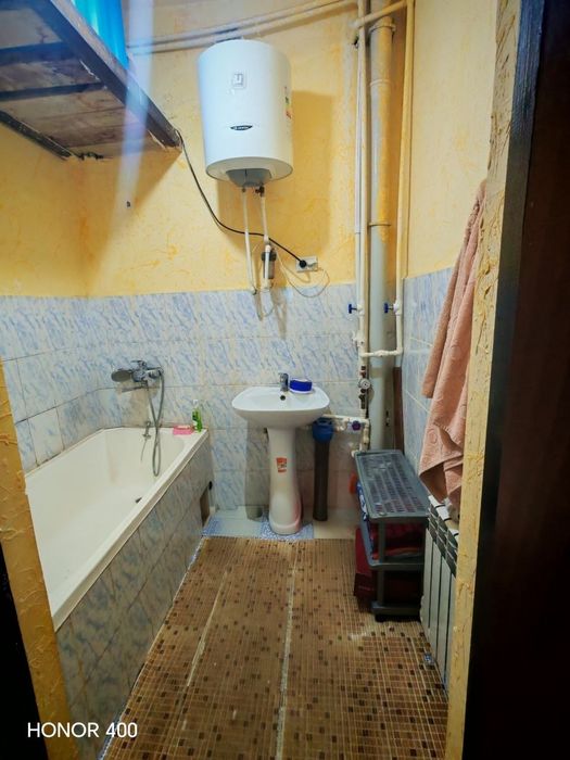 Вокзал Анзур аптекани рупарасидаги 2 хонали уй сотилади