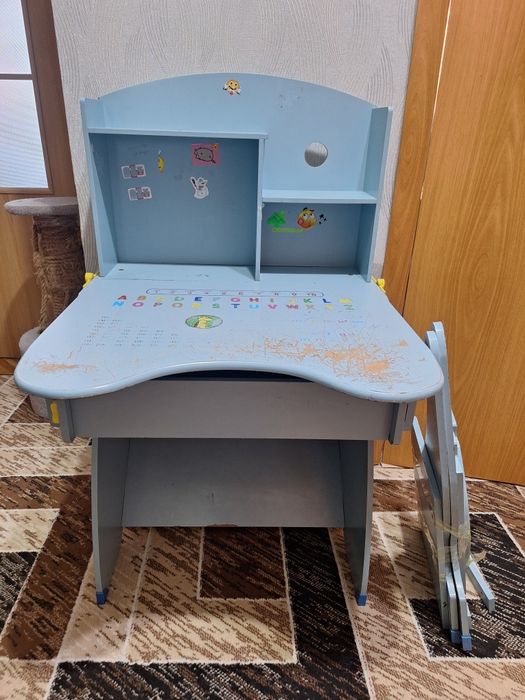 Отдам даром детский писменный стол