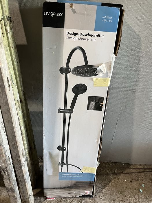 Чисто нов черен душ комплект за баня