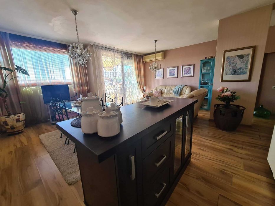 Продава се Тристаен апартамент в Хасково, Дружба 1 - 91 кв.м за 1154 €/кв.м - Снимка #2