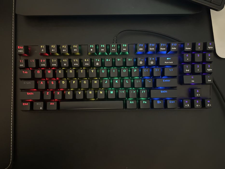 Vand tastatura de gaming mecanica Onikuma