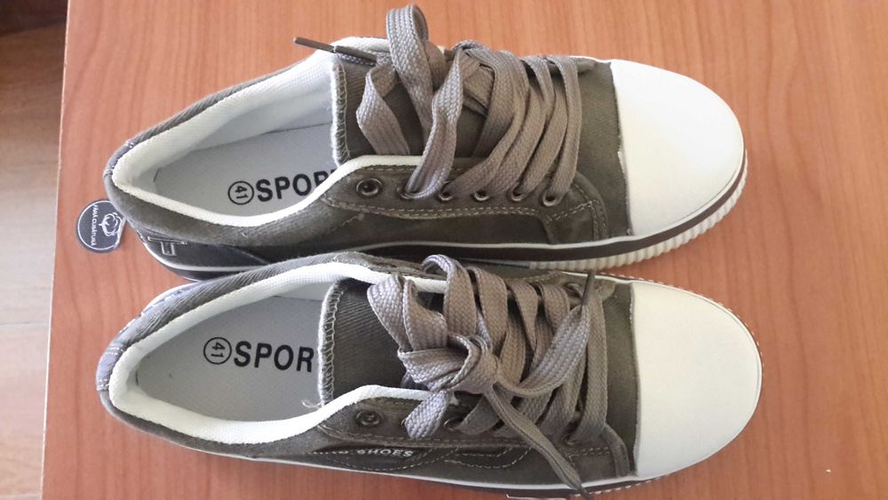 Teniși noi marimea 41