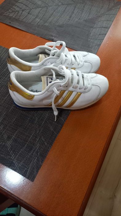 Маратонки Адидас и зимни обувки от Декатлон