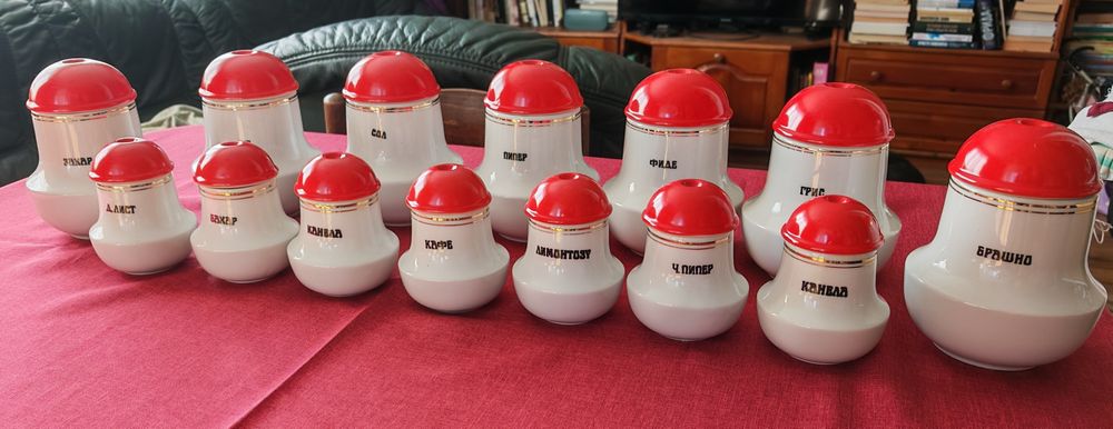 Порцеланови буркани за подправки