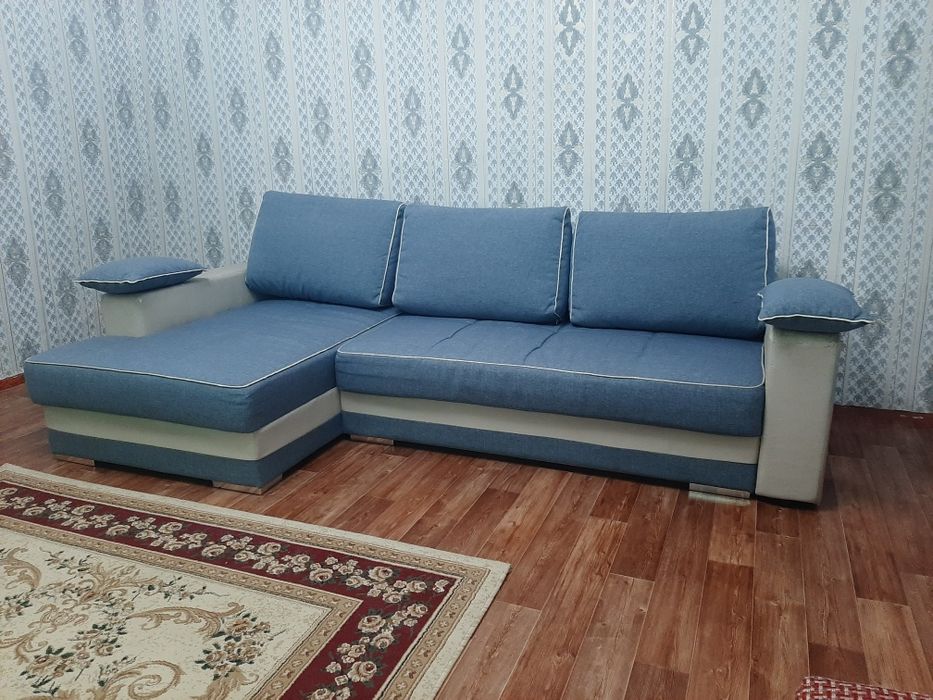 Г- образный диван.