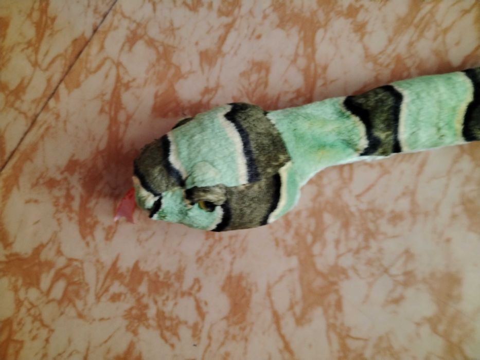 Плюшена гърмяща змия