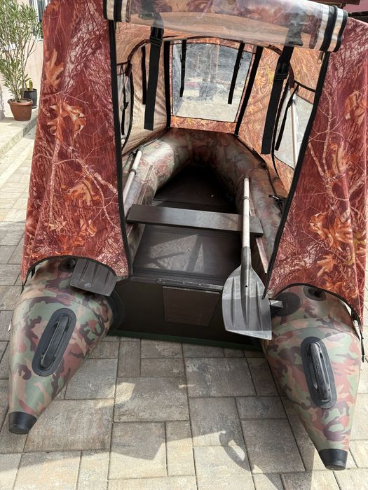 Barca Kolibri camuflaj