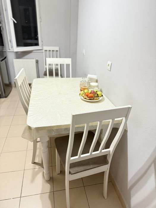 Кухонный стол и стулья