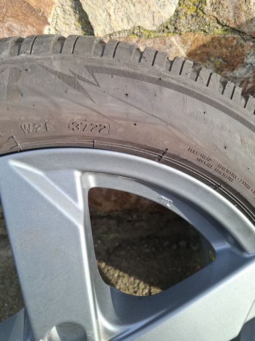 Зимни гуми bridgestone 205 55 16 с лети  джанти