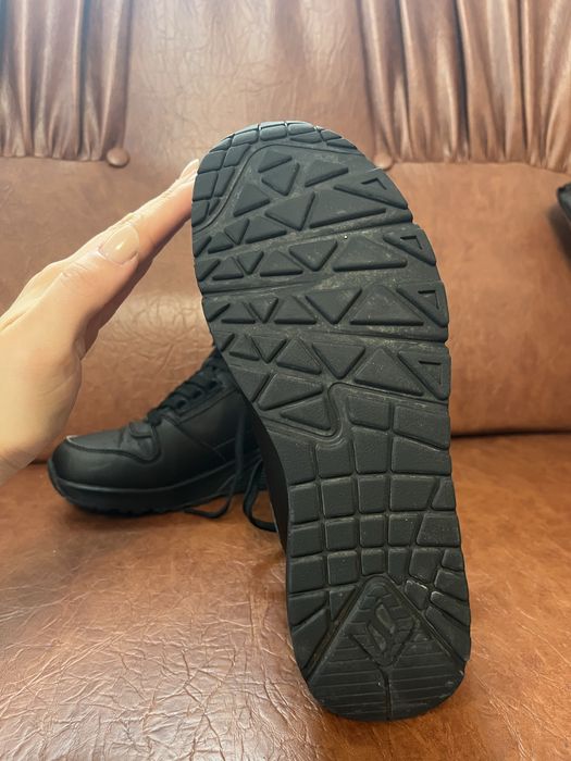 Adidasi skechers dama