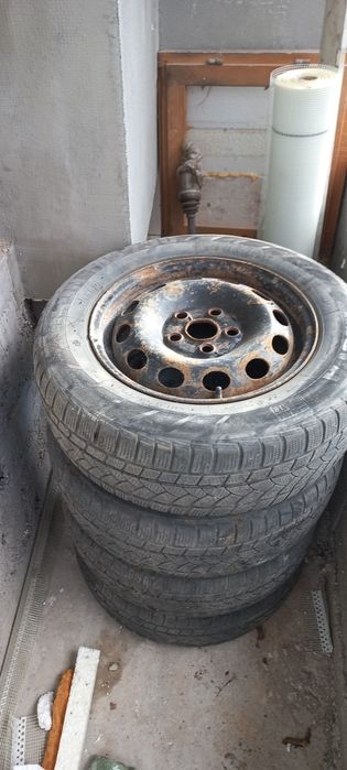 Метални джанти с подарък гуми