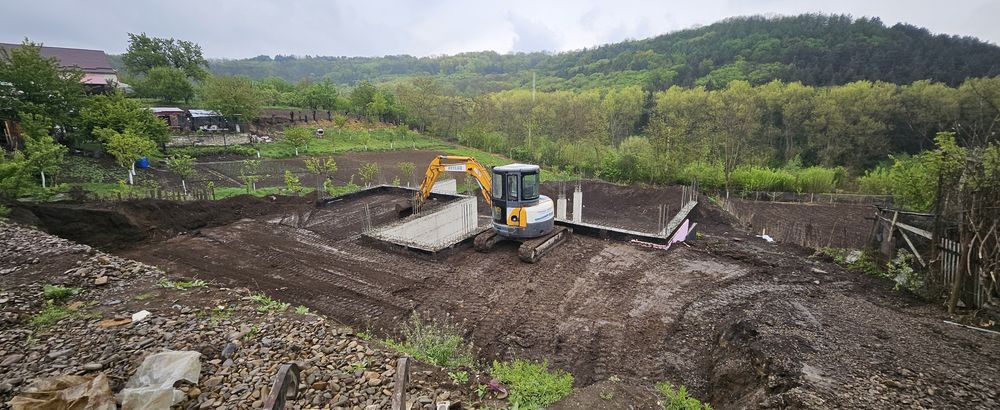 Excavator de închiriat