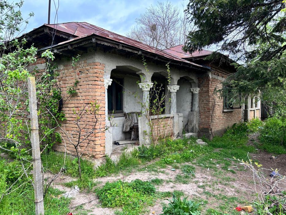 Teren intravilan cu casa Mavrodin