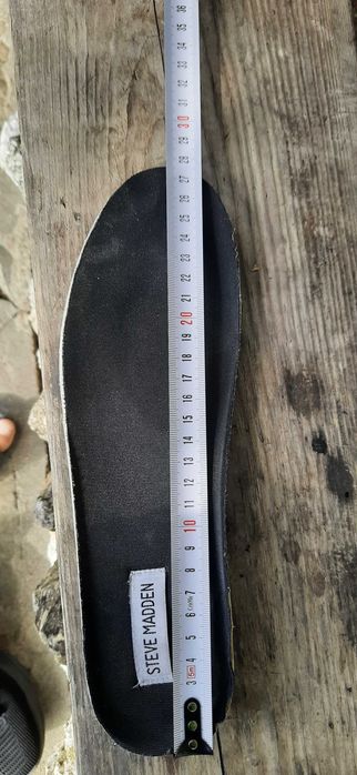 Продавам маратонки  Steve Madden