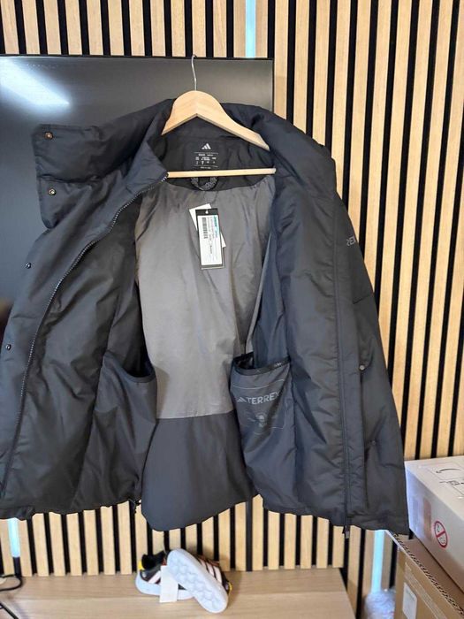 Geaca Adidas Terrex de Iarna  , Marimea M ! pretul  nu este negociabil