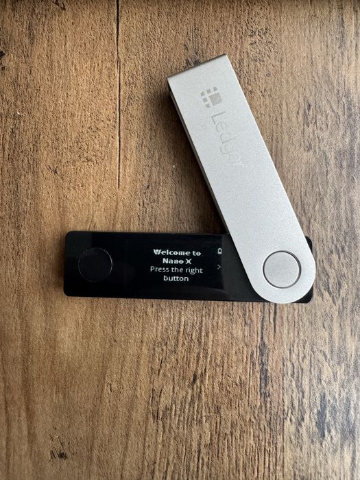 Ledger Nano X + Nano S - употребявани, в перфектно състояние