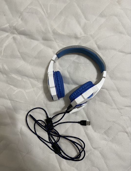 Продава се pls4 +слушалки