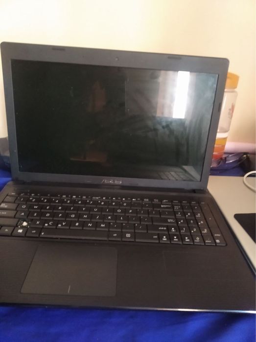 Noutbuk sotiladi srochno