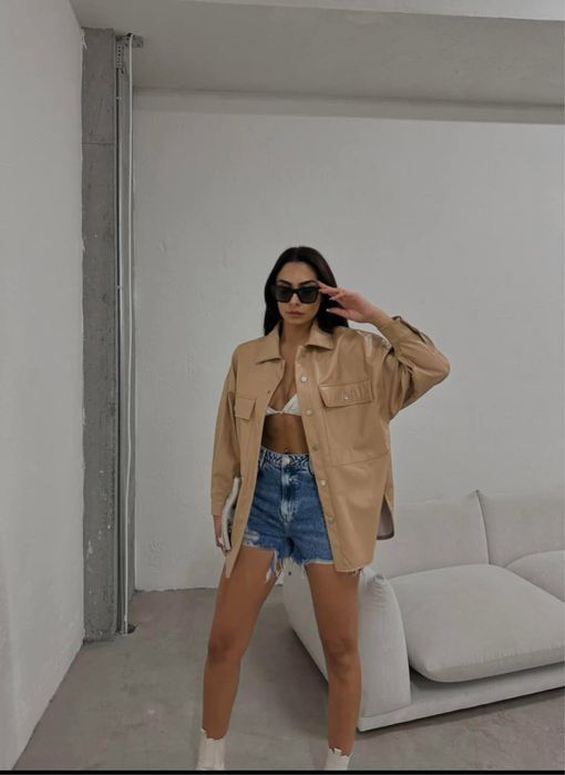 Къси кожени панталонки с колан , Риза от еко кожа