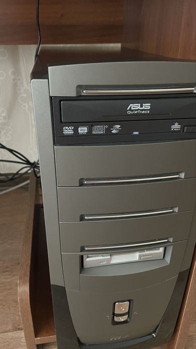 Продам компьютерный стол с компьютером