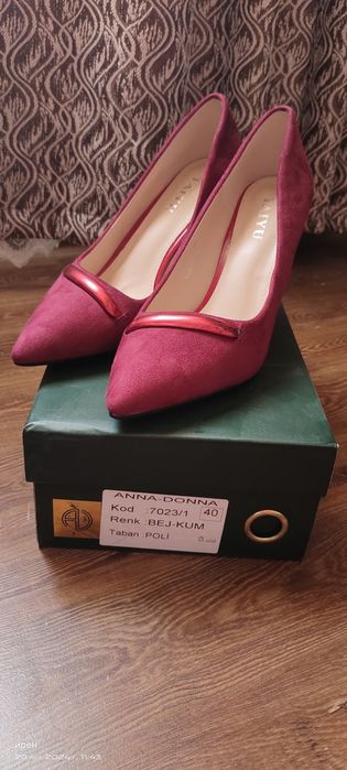 Замшевые женские туфли