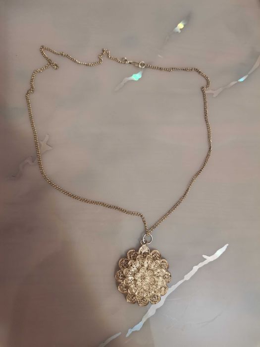 Medalion lucrat in filigran din argint sterling