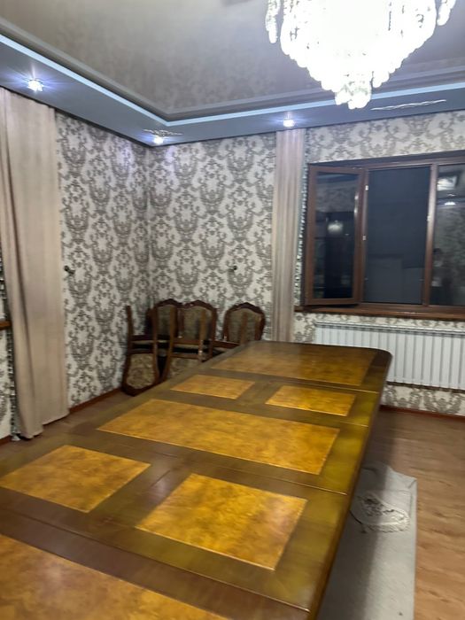 стол для зала. в отличном состоянии