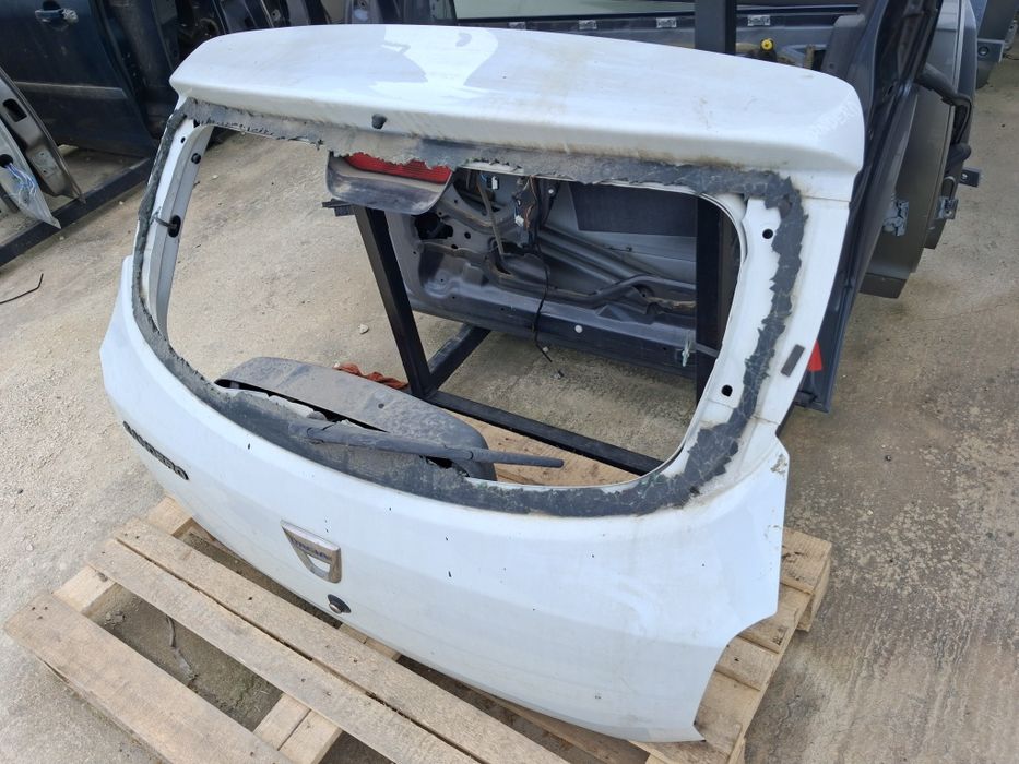 Багажна врата Dacia Sandero