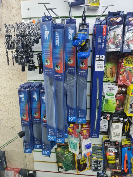 Щётки стеклоочистителя.