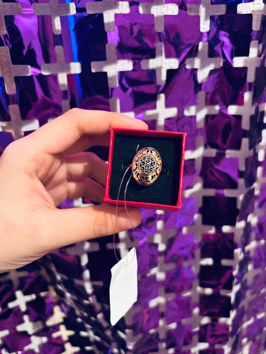 Золотое кольцо красивое