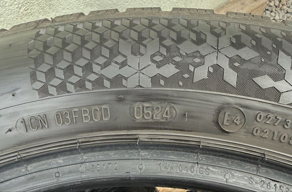 2бр 215/55/17 на 6мм с 24дот Континентал
