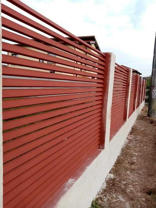 Garduri si porti din panouri stil jaluzele si alte modele disponibile