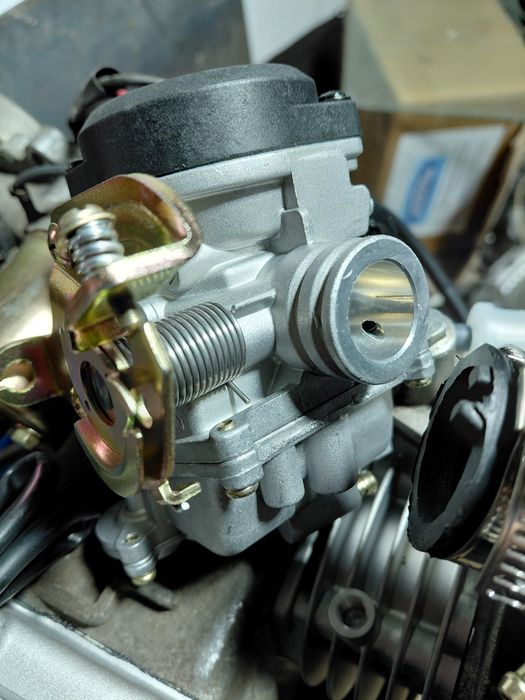 Dezmembrez scuter baotian  4T