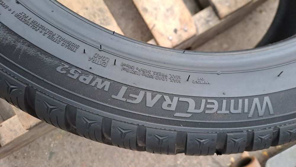 2бр. Почти Нови 225/45/18 Kumho Wintercraft WP 52