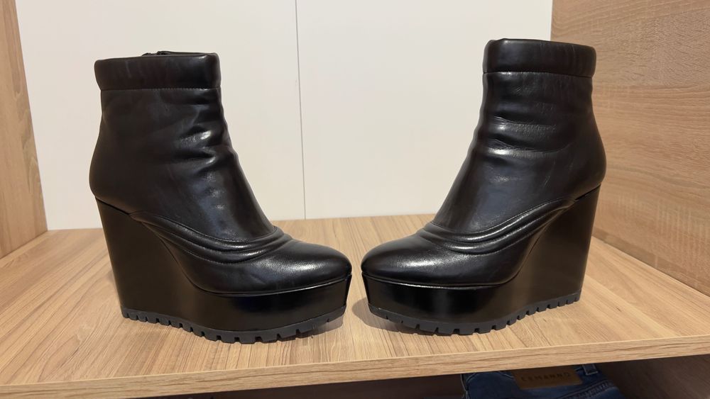 Prada кожени боти