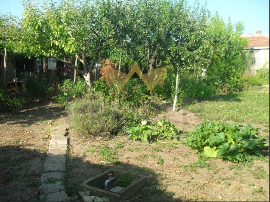 Парцел с постройка в с.Каменар
