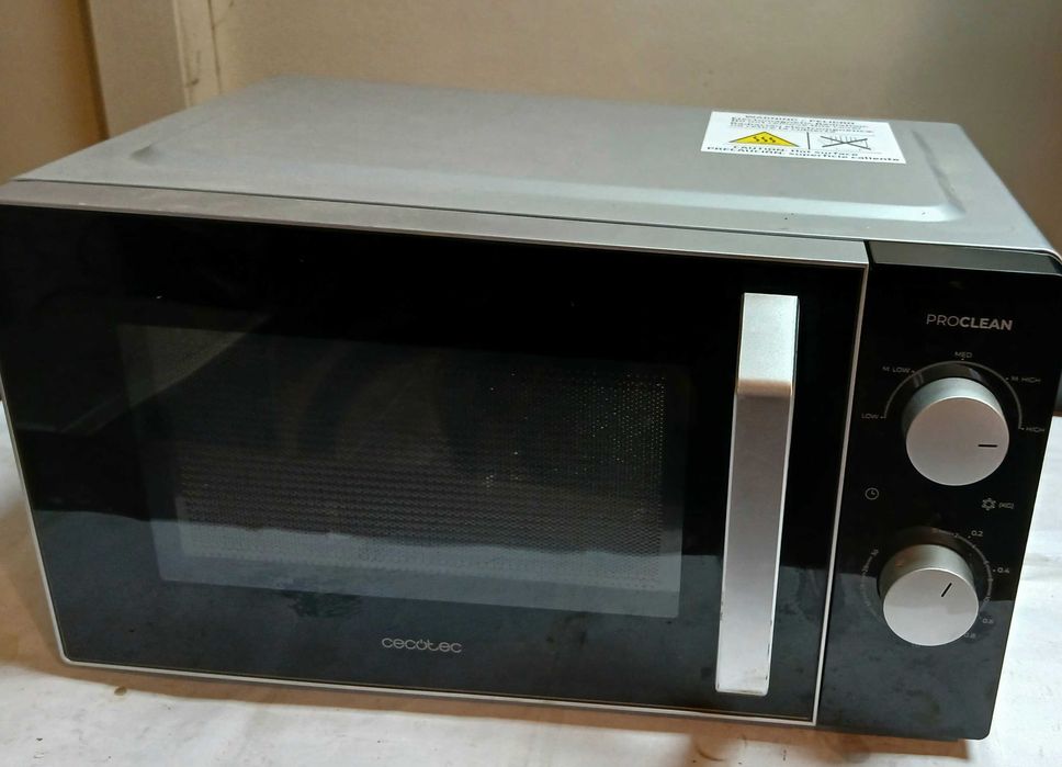 Микровълнова фурна CECOTEC